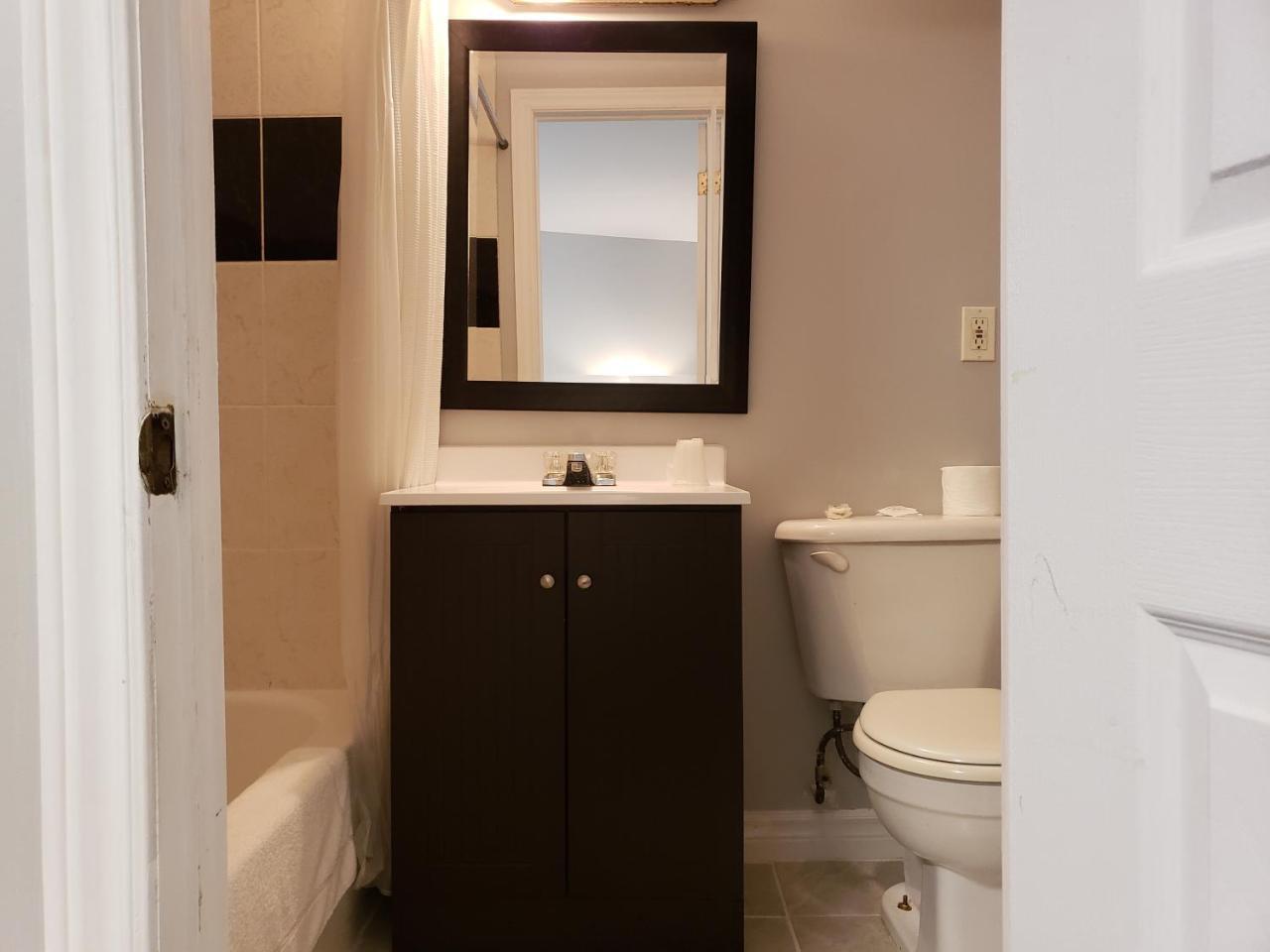 Regency Inn & Suites Cornwall Luaran gambar