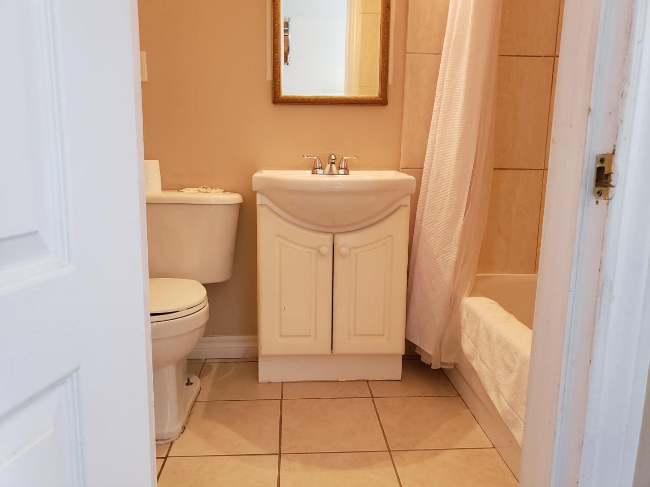 Regency Inn & Suites Cornwall Luaran gambar